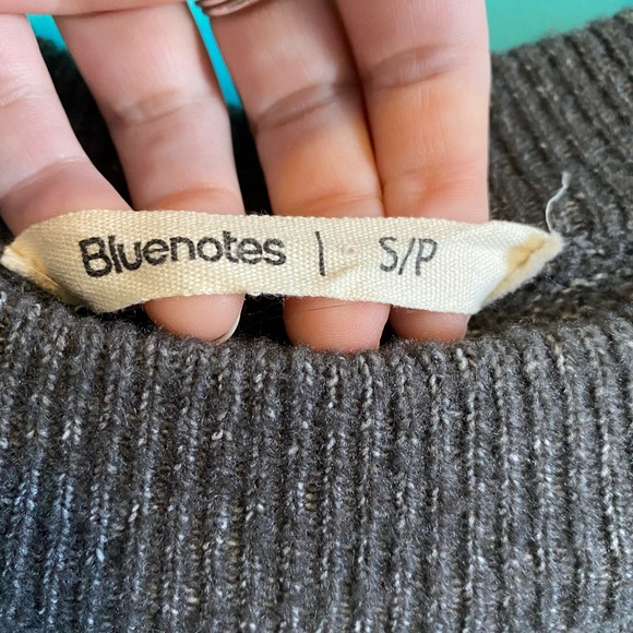 Sweater with bows on sleeves - Picture 2 of 3